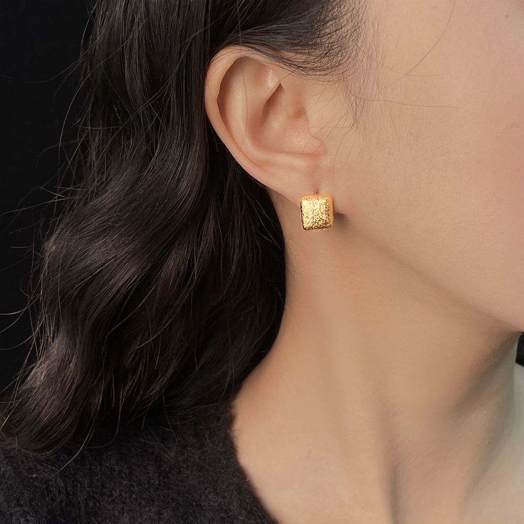 C관 - 14K 도금 샌드 텍스처 925 은침 사각형 귀걸이 [5492] 25.02-1