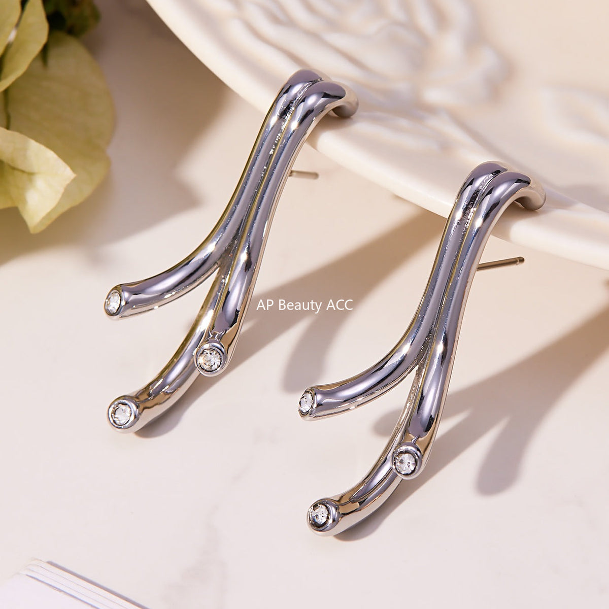 D관 - 미니 큐빅 물줄기 나무가지 모양 귀걸이 [F811] 25.11-1