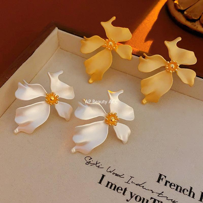 C관 - 실버 플라워 아크릴 레트로 유니크 럭셔리 귀걸이 [E13469] 24.03-3