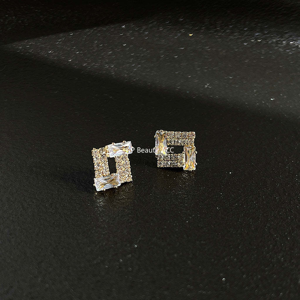 C관 - 미니 큐빅 고급스러운 기하학 은침 귀걸이 [89] 24.04-1
