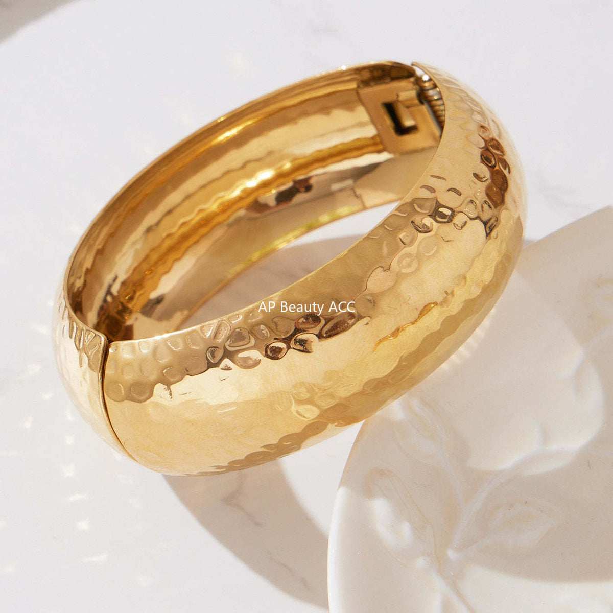 D관 - 스테인리스 18K 도금 패턴 볼드 오픈형 팔찌 [Z499] 25.10-5