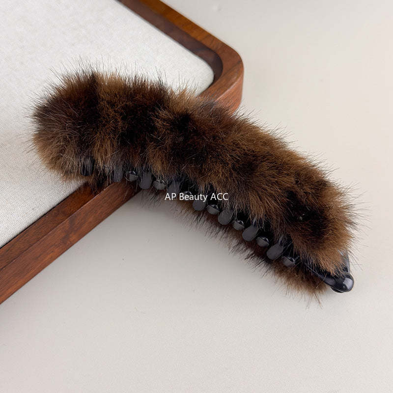 E관 - 퍼 소재 대형 집게핀 [27697] 25.11-3