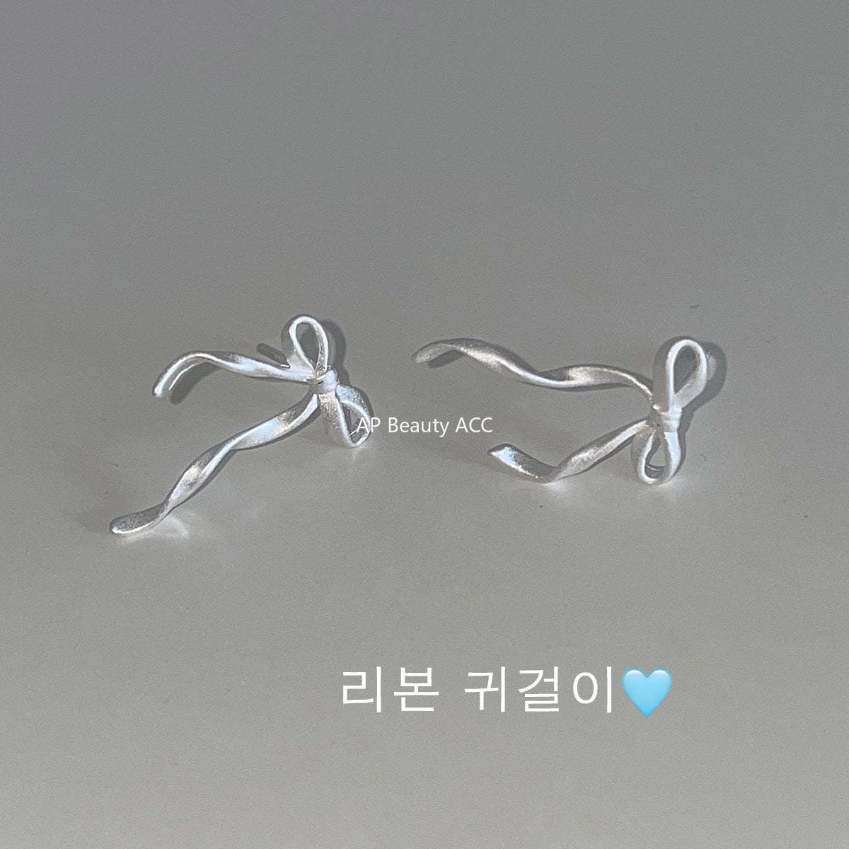 A관 - 사랑스러운 무광 리본 은침 귀걸이 [EH-2802] 24.04-2