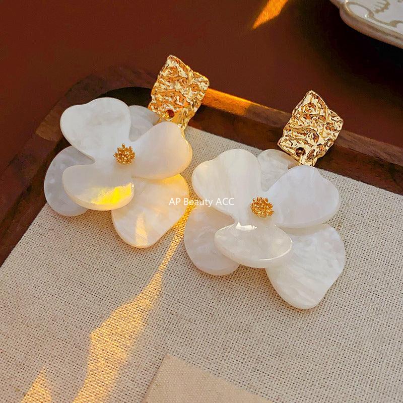 C관 - 실버 플라워 아크릴 레트로 유니크 럭셔리 귀걸이 [E18974] 24.03-3