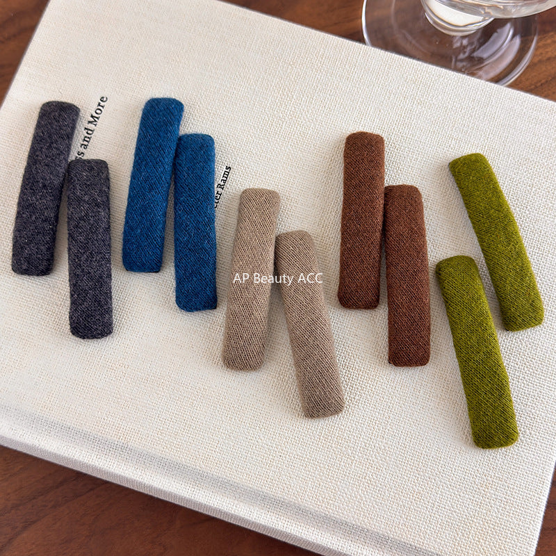 E관 - 컬러 퍼 소재 옆머리용 일자 헤어핀 [27574] 25.10-3