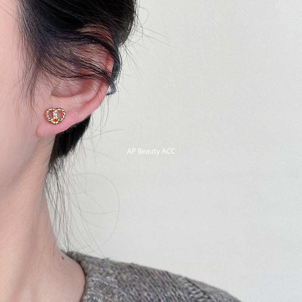 C관 - 미니 큐빅 간결한 하트 14K 도금 은침 귀걸이 [3694] 24.04-1