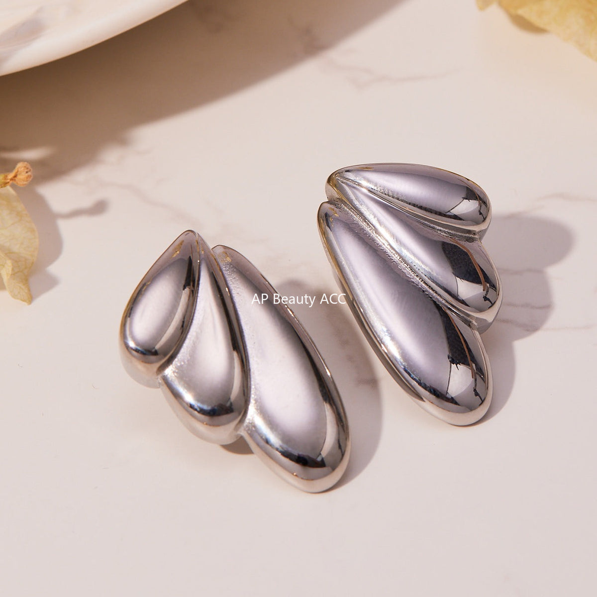 D관 - 스테인리스 18K 도금 날개 디자인 귀걸이 [F849] 25.11-1