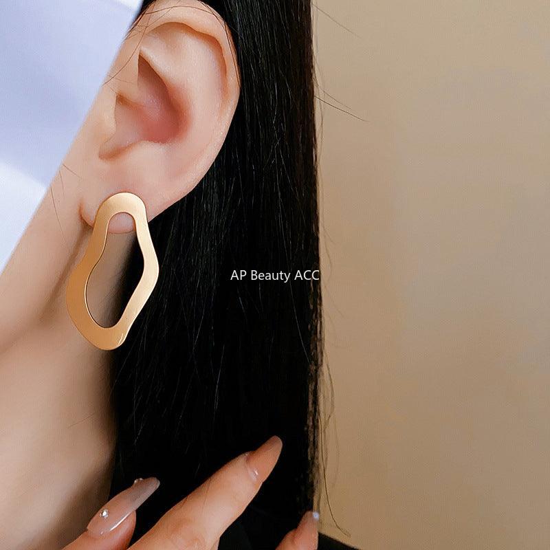 C관 - 18K 도금 실버 비정형 디자인 심플 엘레강스 귀걸이 [E1786] 24.03-3