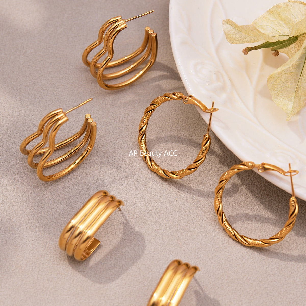 D관 - 스테인리스 18K 도금 레이어 하트 트위스트 귀걸이 [F753] 25.11-1