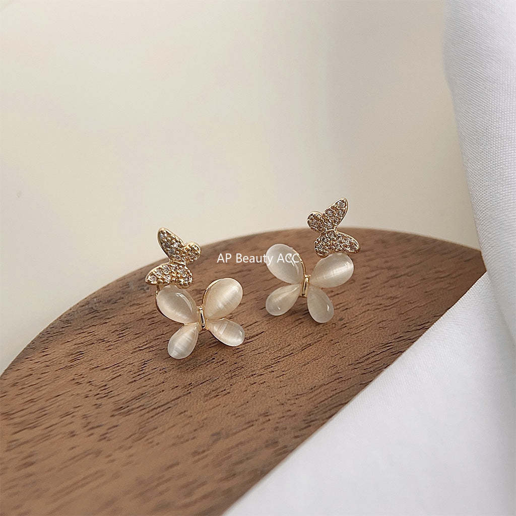 C관 - 미니 큐빅 글라스 묘안석 나비 14K 도금 은침 귀걸이 [3980] 24.05-1