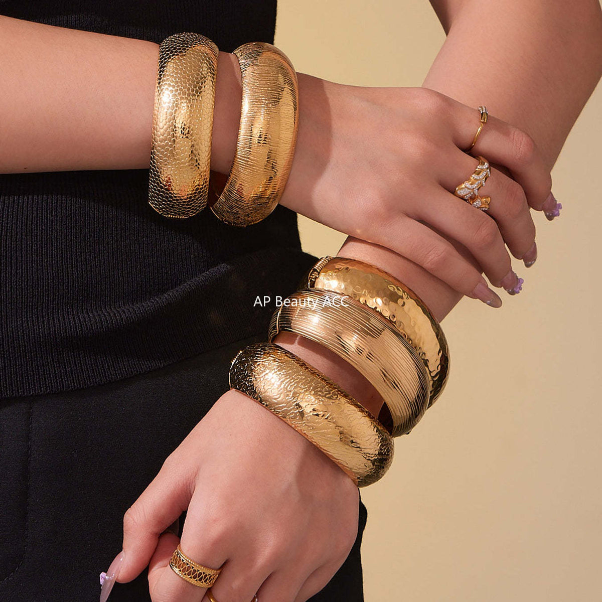 D관 - 스테인리스 18K 도금 패턴 볼드 오픈형 팔찌 [Z499] 25.10-5