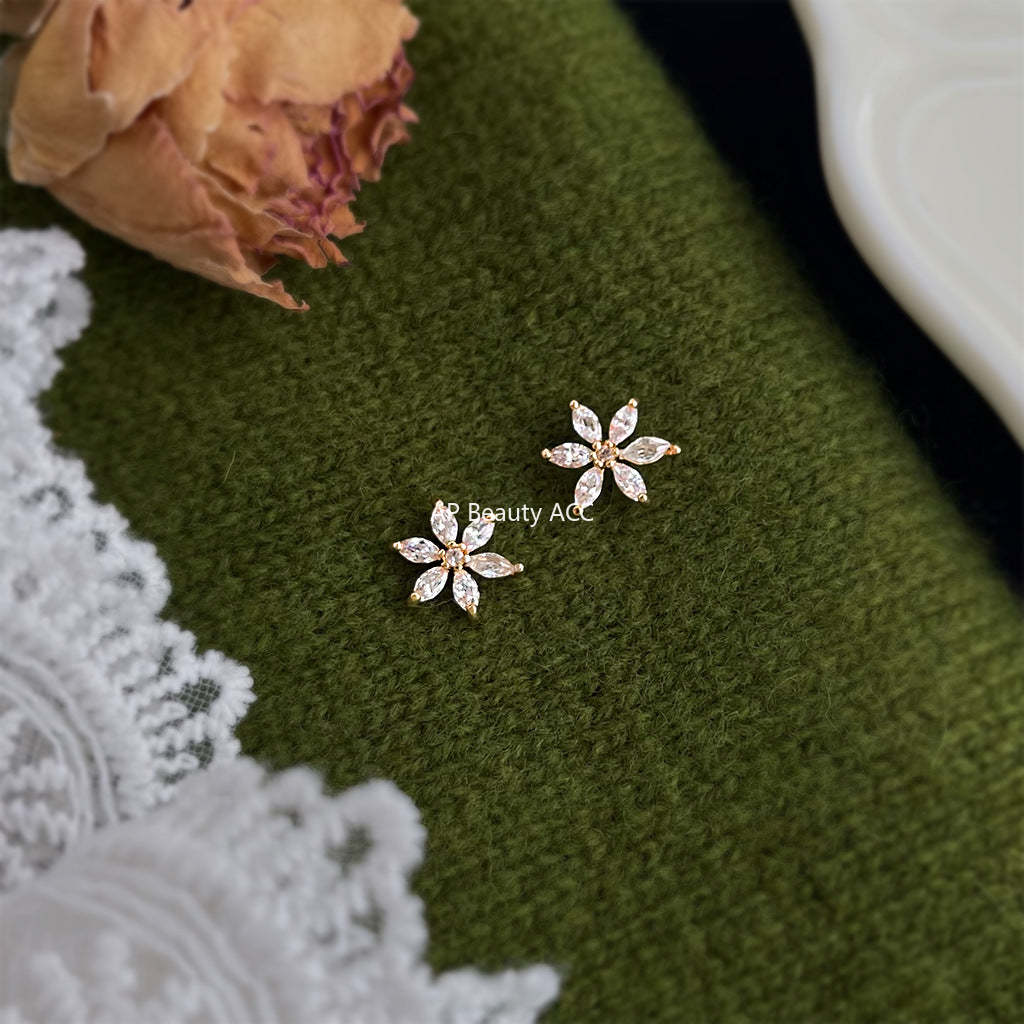 C관 - 큐빅 플라워 디자인 925 은침 귀걸이 [7099] 25.11-3