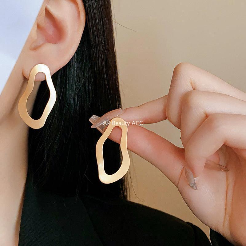 C관 - 18K 도금 실버 비정형 디자인 심플 엘레강스 귀걸이 [E1786] 24.03-3
