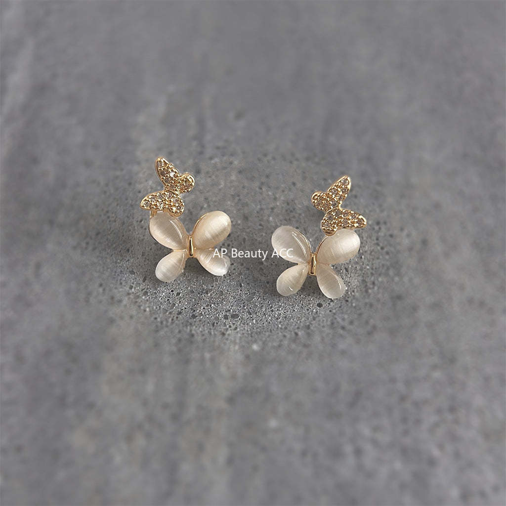 C관 - 미니 큐빅 글라스 묘안석 나비 14K 도금 은침 귀걸이 [3980] 24.05-1