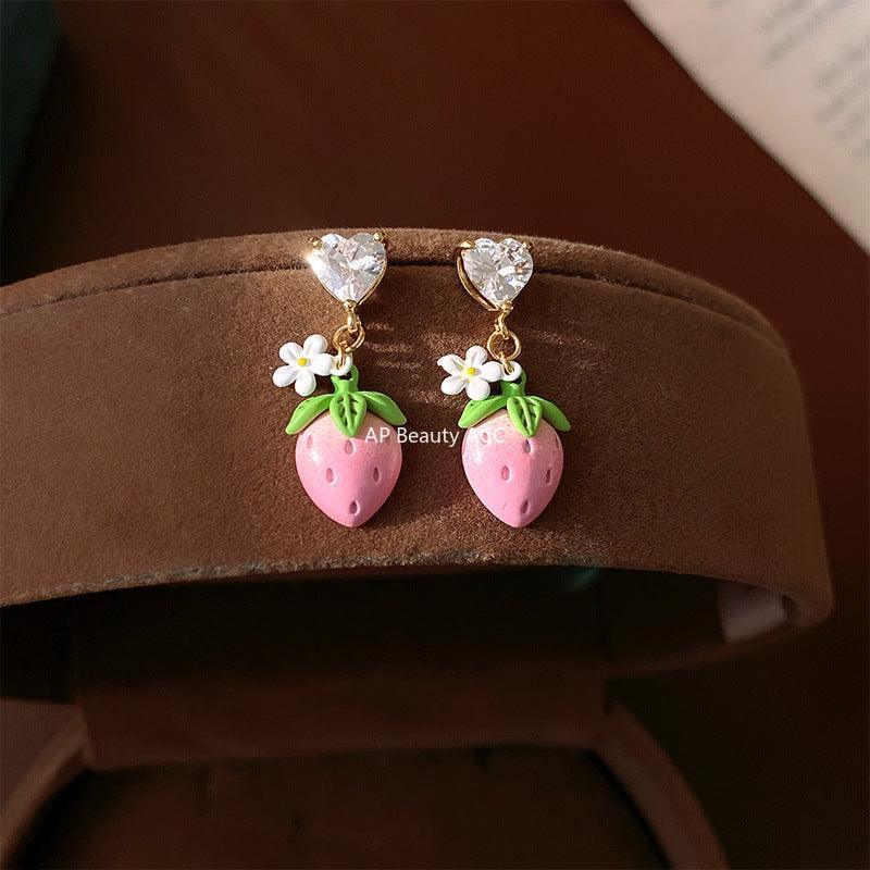 C관 - 18K 도금 은침 큐빅 하트 디자인 스트로베리 엘레강스 귀걸이 [E14123] 24.03-2