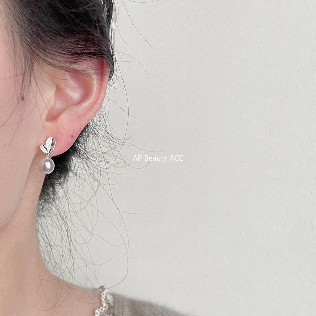 C관 - 디자인 감각이 돋보이는 작은 잎사귀 은침 귀걸이 [3640] 24.03-4