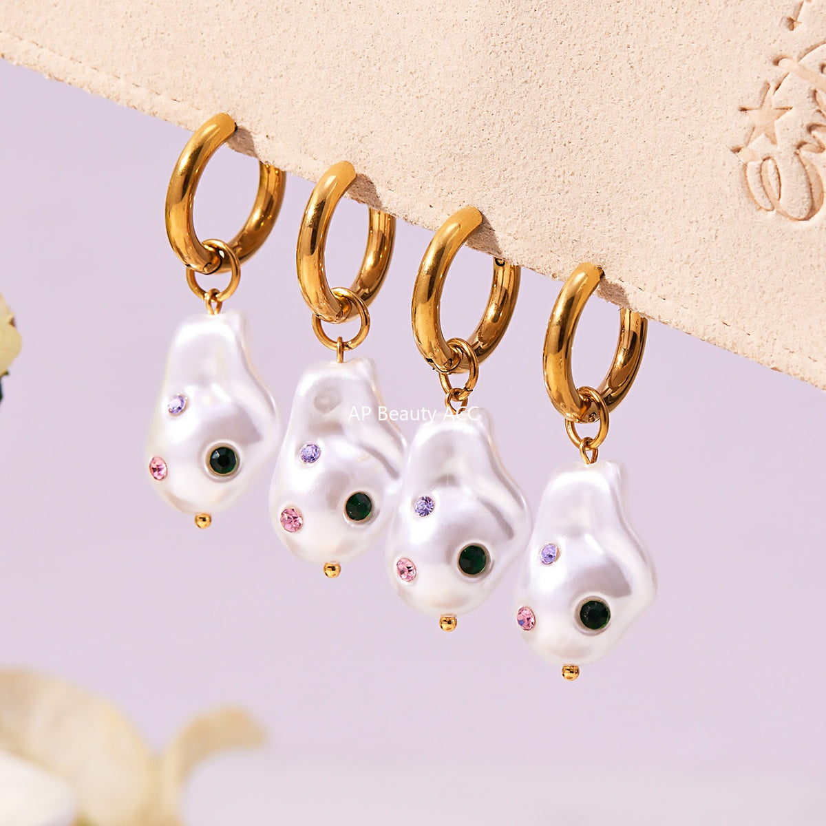 D관 - 스테인리스 18K 도금 진주 컬러 큐빅 귀걸이 [F810] 25.11-1