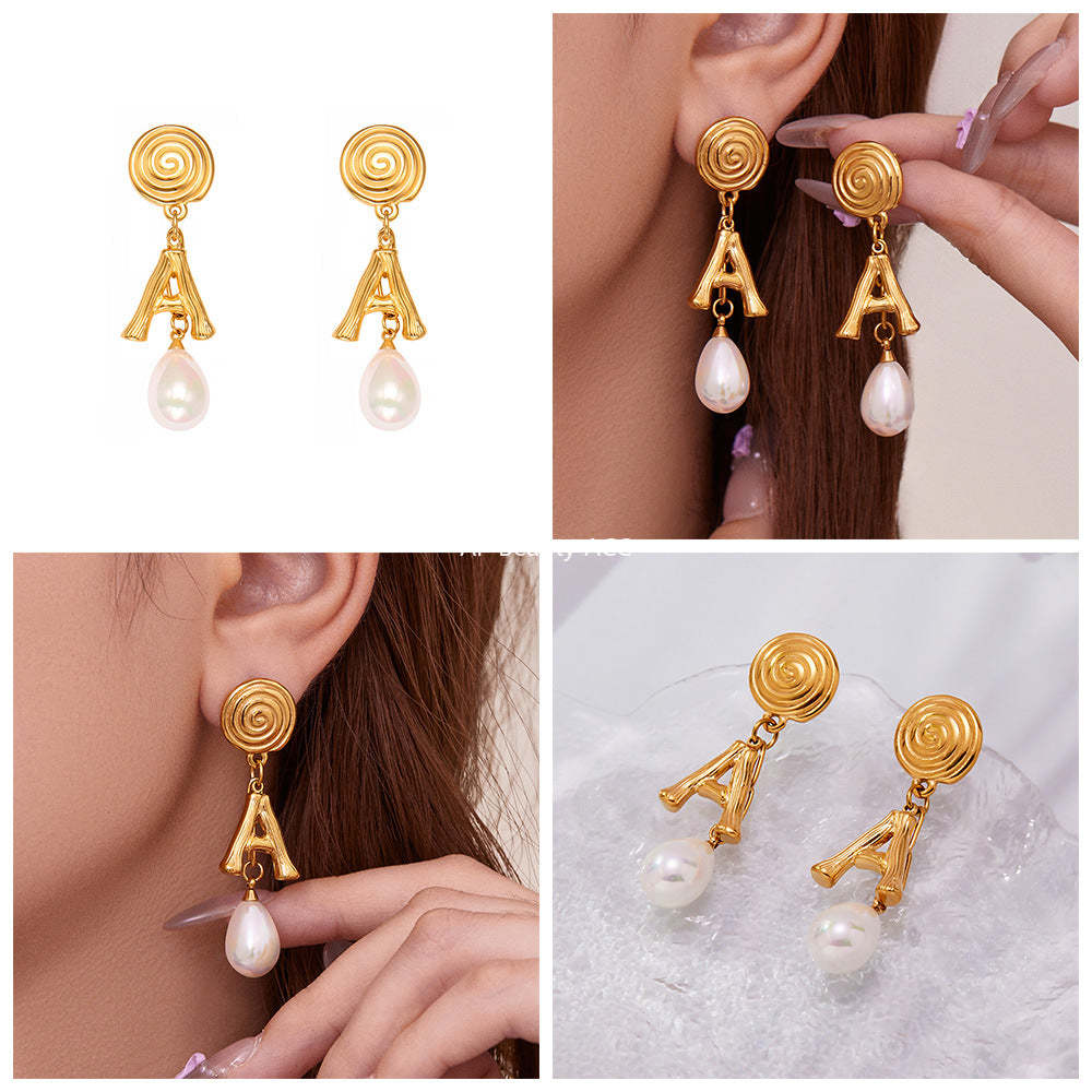 D관 - 스테인리스 18K 도금 나선형 A 이니셜 진주 귀걸이 [F1435] 25.10-5