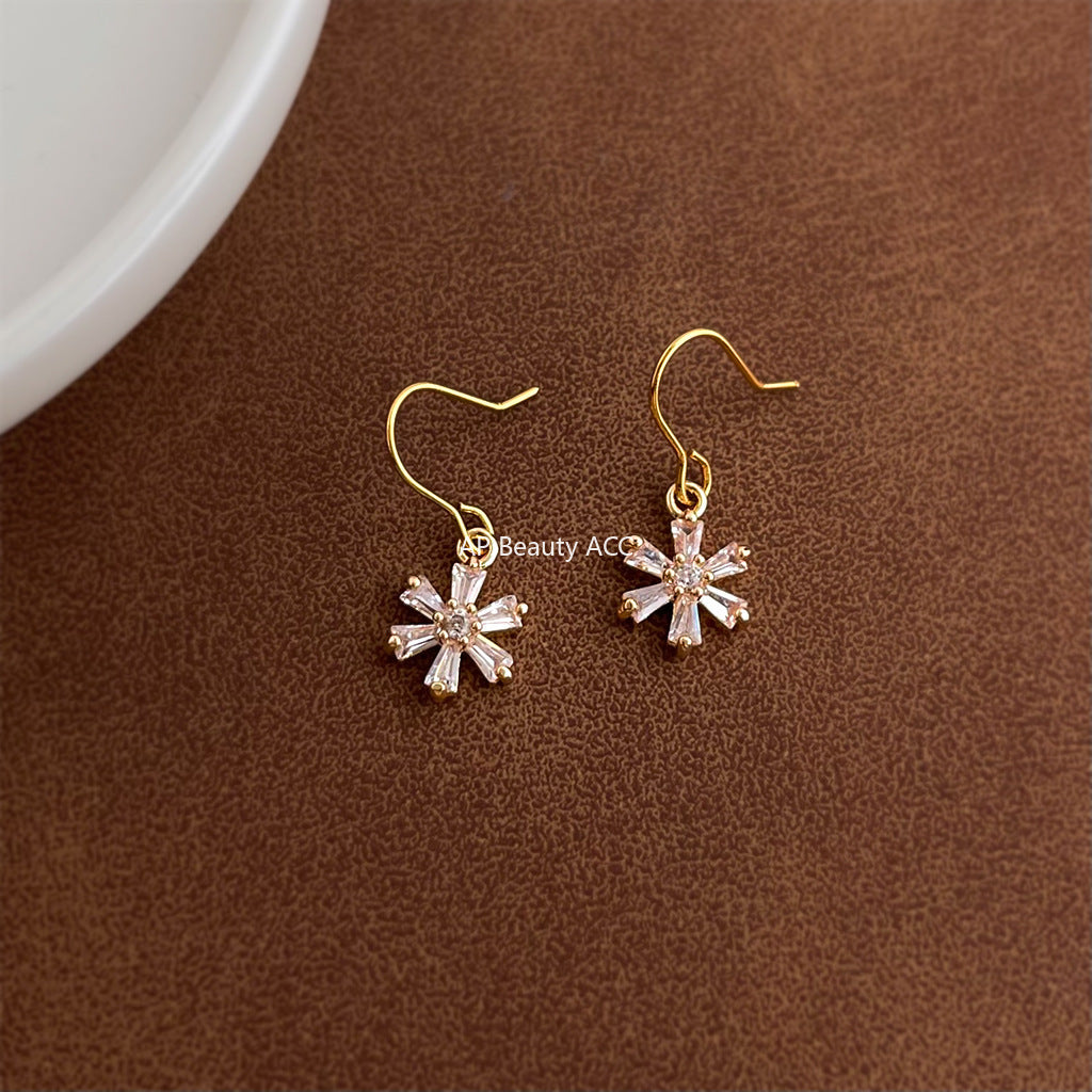 C관 - 미니 큐빅 스노우 디자인 후크 귀걸이 [7061] 25.11-2