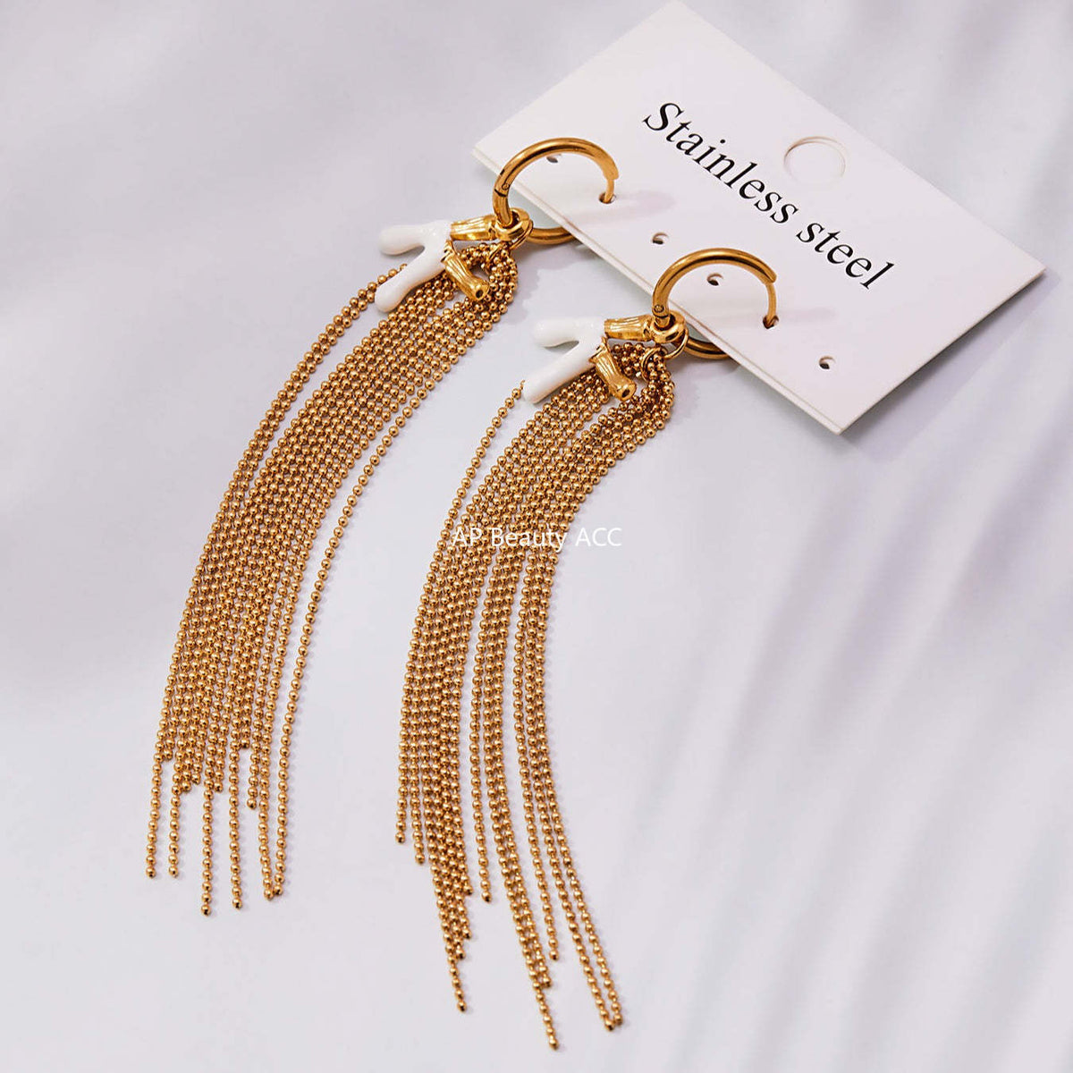 D관 - 스테인리스 18K 도금 K 이니셜 술장식 귀걸이 [F116] 25.10-5