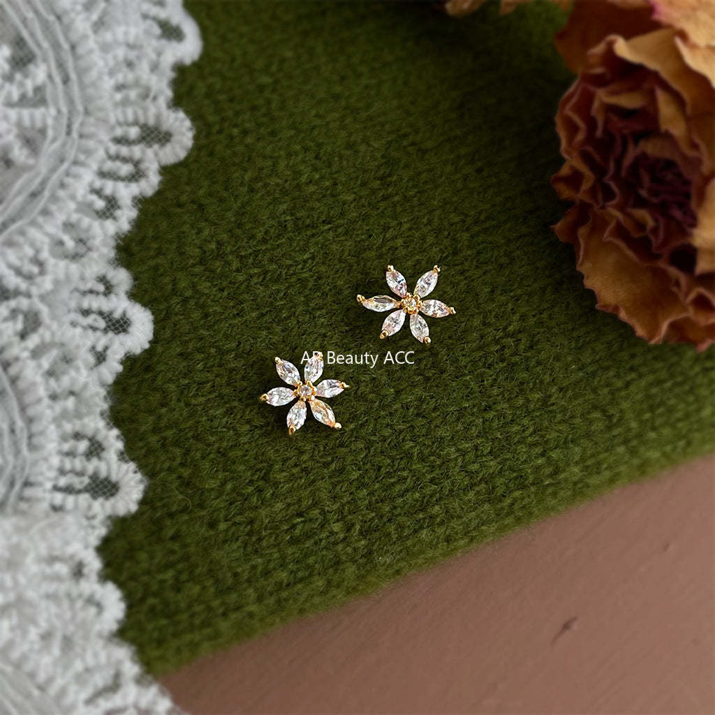 C관 - 큐빅 플라워 디자인 925 은침 귀걸이 [7099] 25.11-3