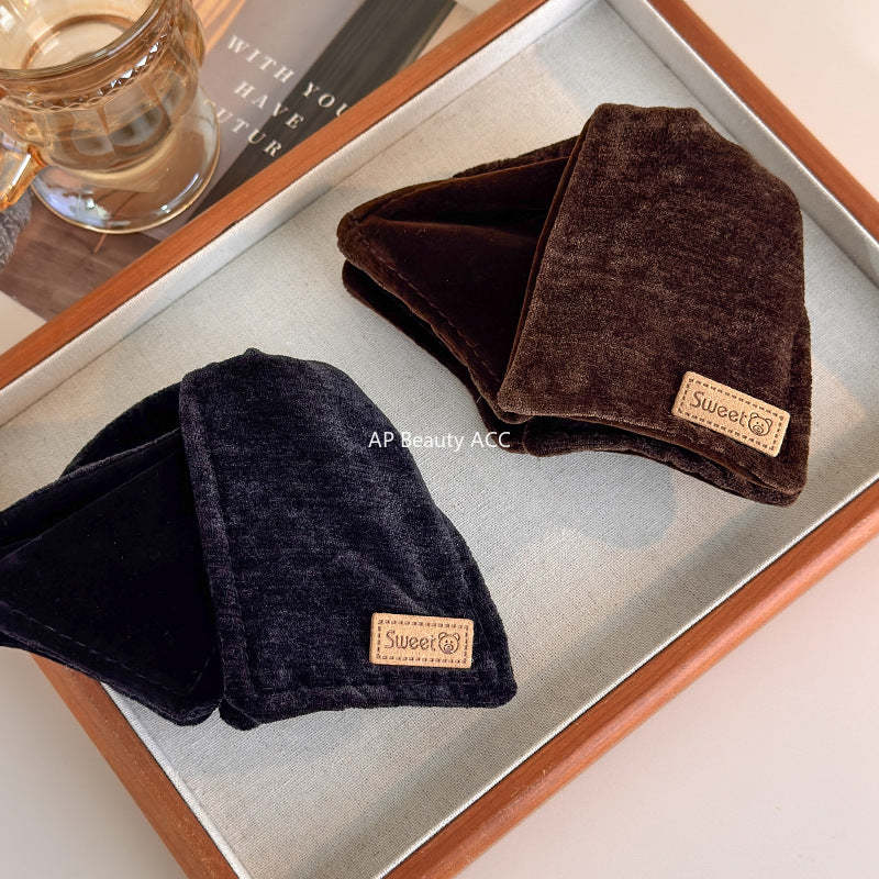 E관 - 벨벳 소재 삼각 모양 집게핀 [27750] 25.12-1