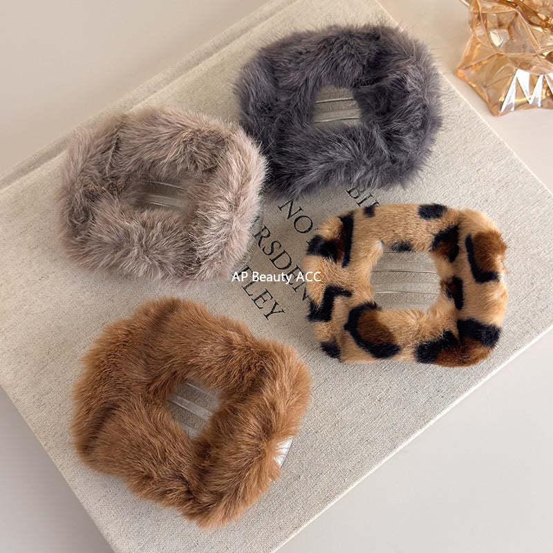 E관 - 퍼 소재 타원형 호피무늬 대형 집게핀 [26154] 25.11-1