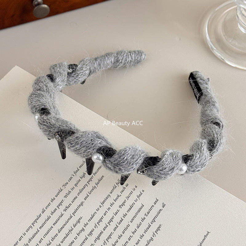 E관 - 털실 니트 큐빅 진주 장식 빗살 머리띠 [27663] 25.11-2