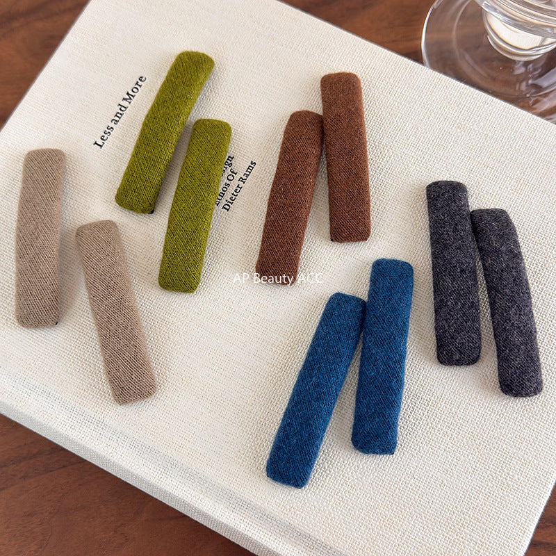 E관 - 컬러 퍼 소재 옆머리용 일자 헤어핀 [27574] 25.10-3