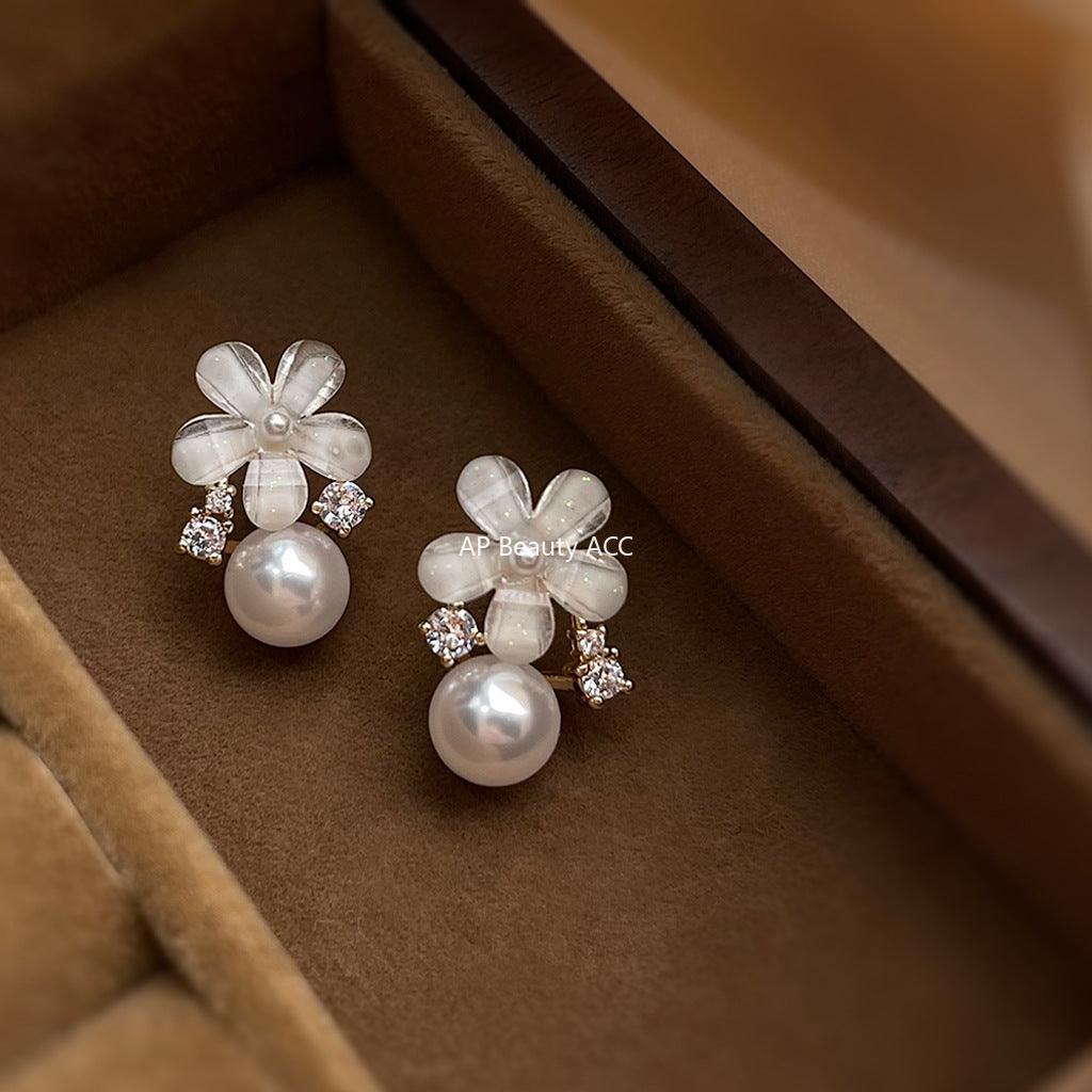 C관 - 큐빅 레진 진주 플라워 14K 도금 925 은침 귀걸이 [5838] 25.04-2