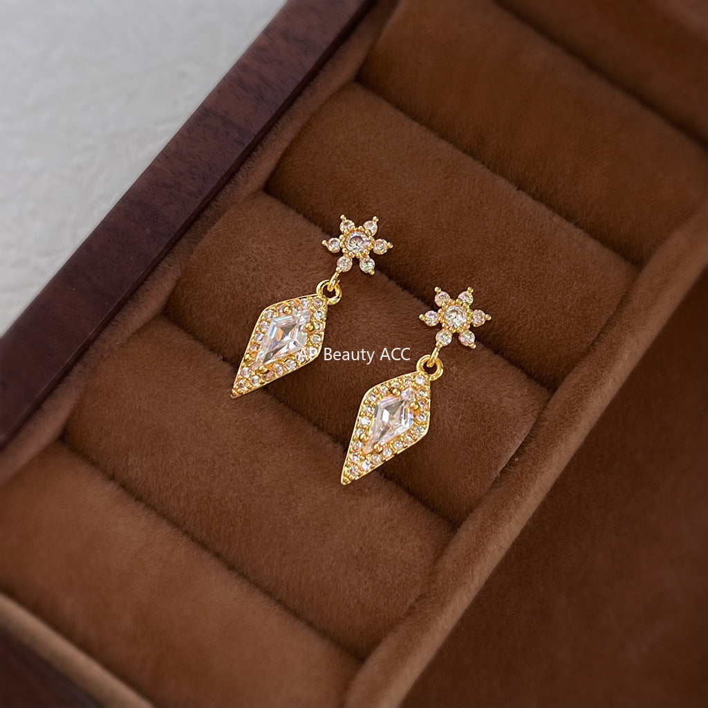 C관 - 눈꽃 다이아몬드 모양 미니 큐빅 925 은침 귀걸이 [7079] 25.11-2