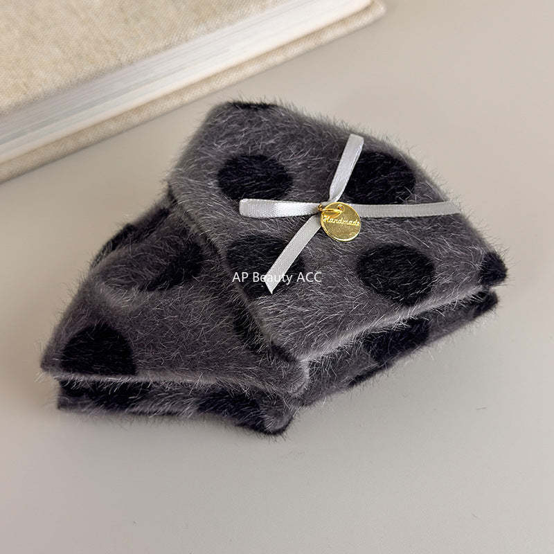 E관 - 플란넬 퍼 도트무늬 삼각형 대형 집게핀 [27615] 25.10-5