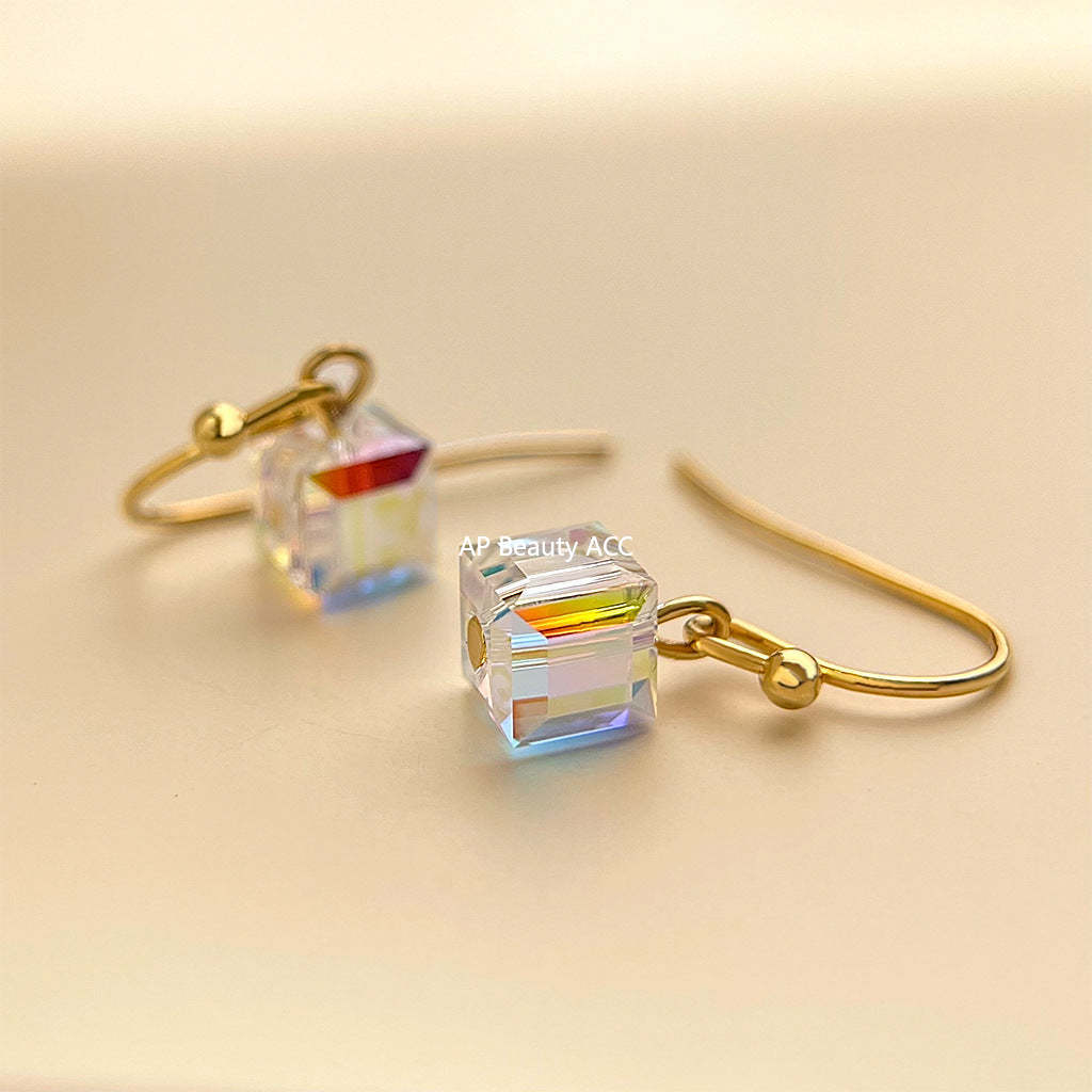 C관 - 스와로브스키 크리스탈 사각형 큐브 후크형 귀걸이 [5555] 25.02-2