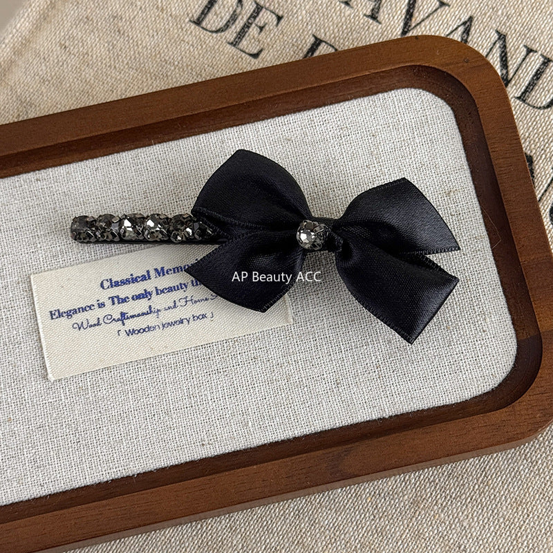 E관 - 리본 디자인 큐빅 장식 헤어핀 [26037E] 25.11-2