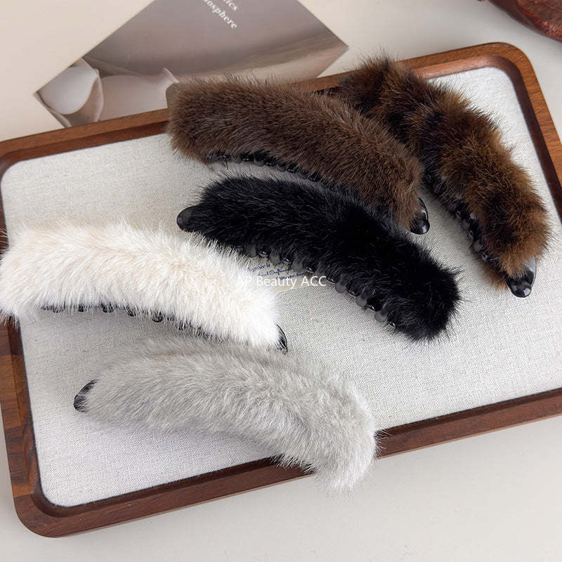 E관 - 퍼 소재 대형 집게핀 [27697] 25.11-3