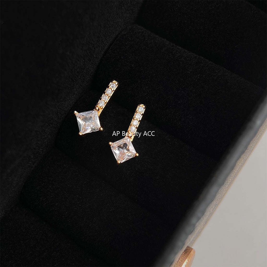 C관 - 14K 도금 스퀘어 큐빅 은침 귀걸이 [5693] 25.04-4