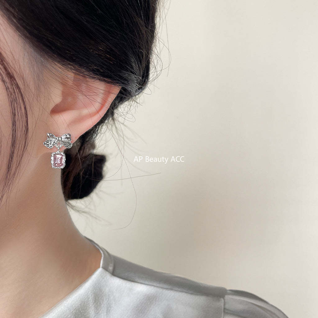 C관 - 핑크 유리 크리스탈 리본 귀걸이 [3958] 24.05-1