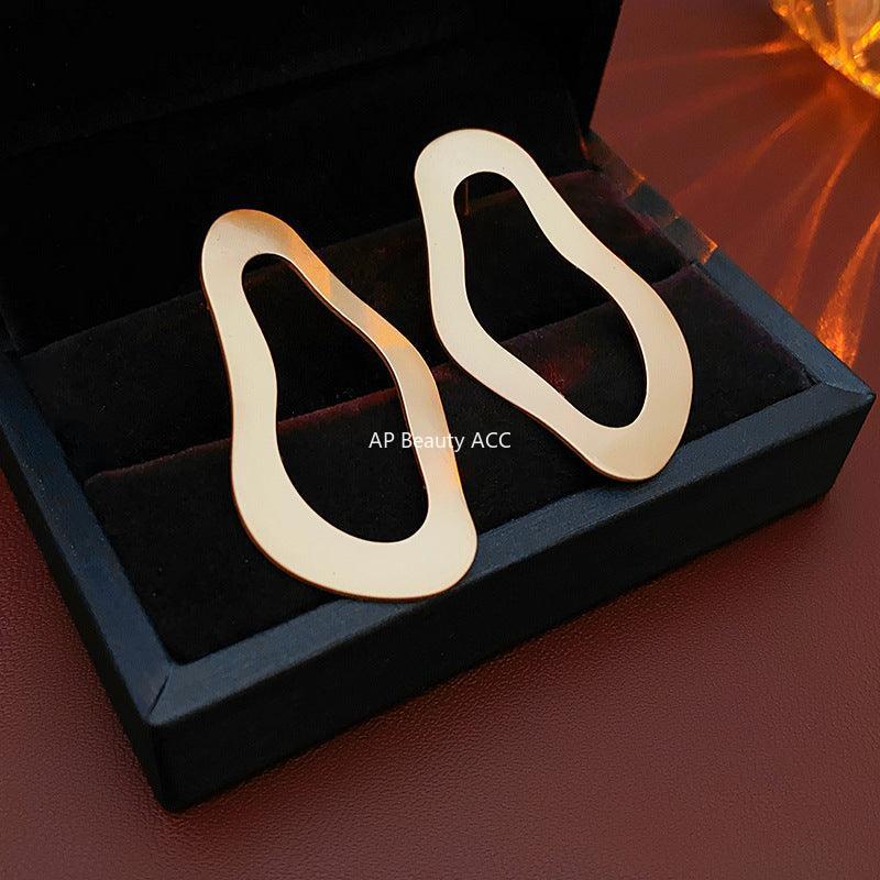 C관 - 18K 도금 실버 비정형 디자인 심플 엘레강스 귀걸이 [E1786] 24.03-3