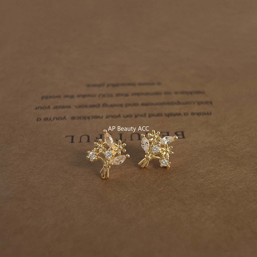 C관 - 미니 큐빅 14K 도금 은침 꽃다발 귀걸이 [3906] 24.05-1