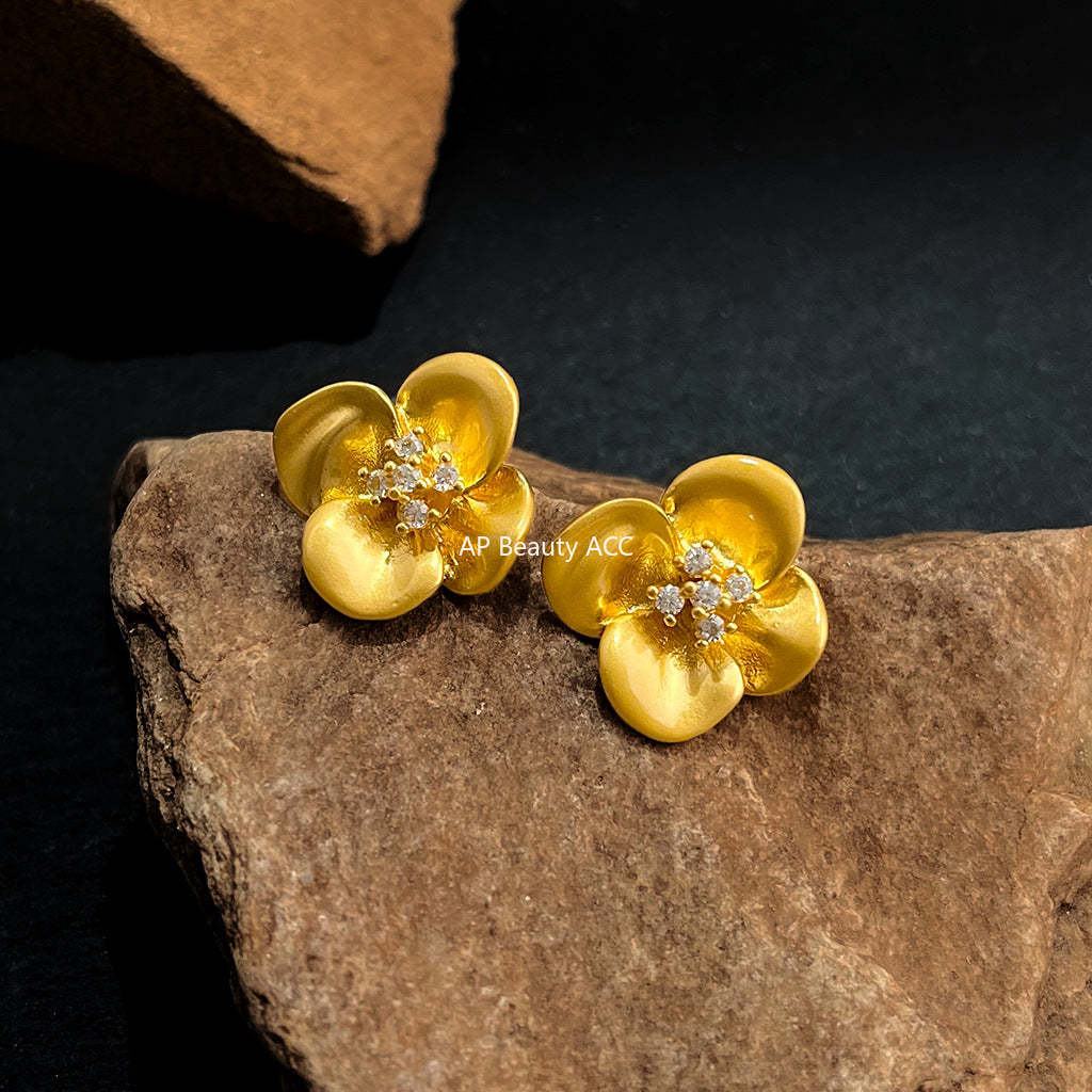 C관 - 큐빅 14K 도금 무광 플라워 귀걸이 [5494] 25.02-1