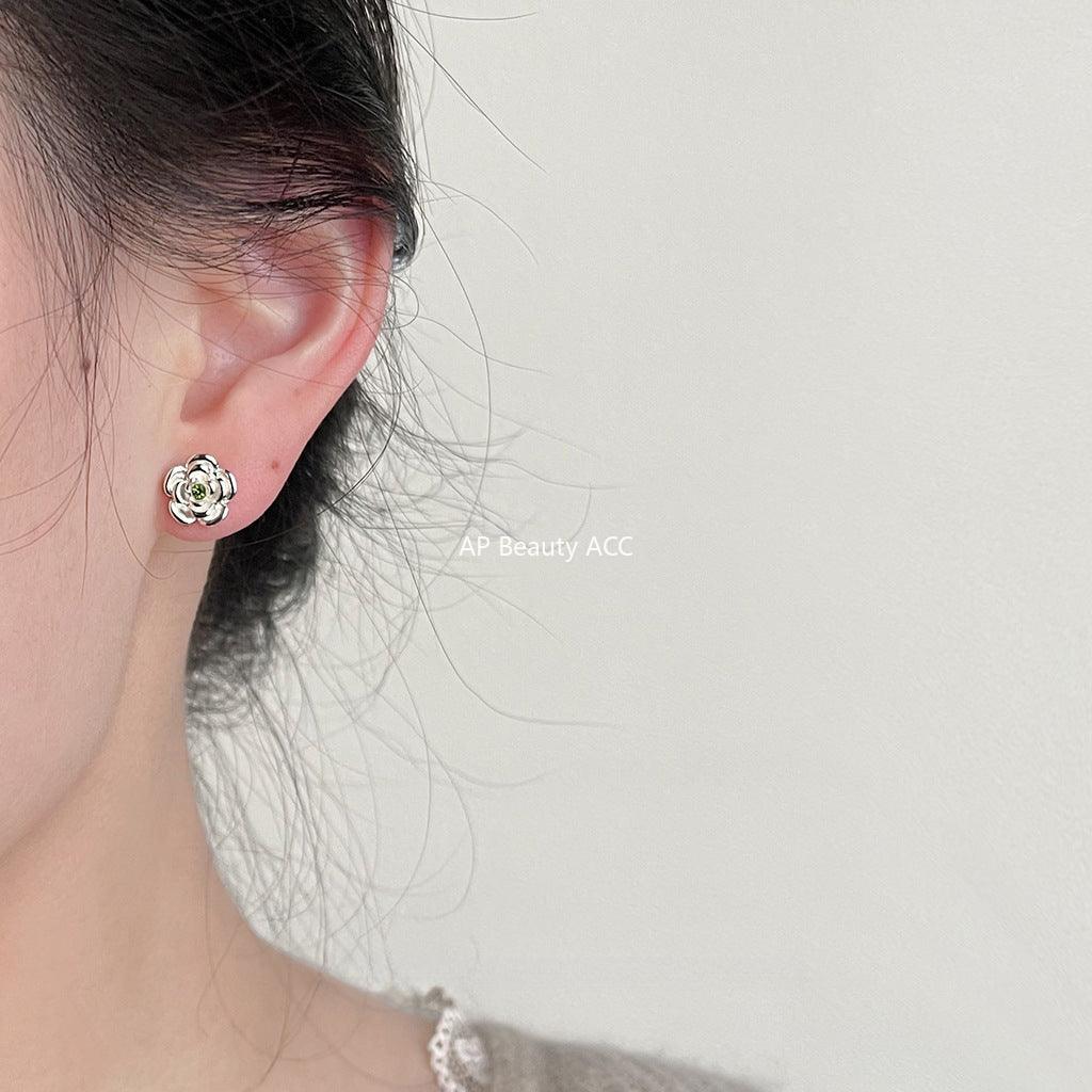 C관 - 산뜻한 다이아몬드 장식 산다화 은침 귀걸이 [3635] 24.03-4
