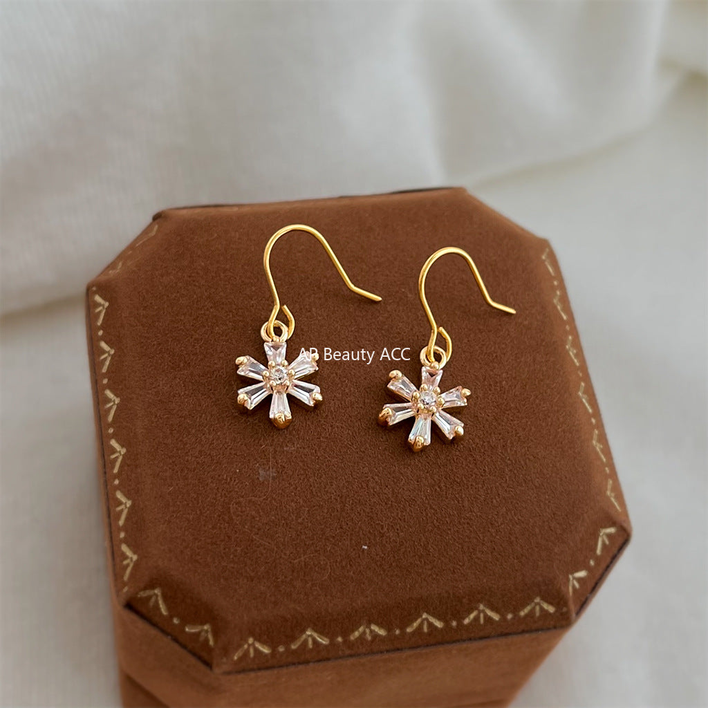 C관 - 미니 큐빅 스노우 디자인 후크 귀걸이 [7061] 25.11-2