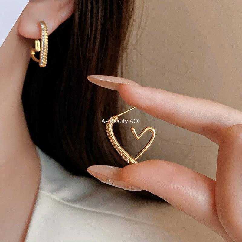 C관 - 18K 도금 은침 하트 진주 큐빅 인스타 감성 메탈 귀걸이 [E8288] 24.02-1