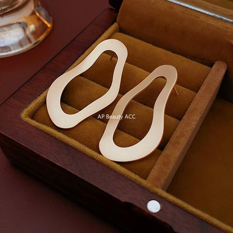 C관 - 18K 도금 실버 비정형 디자인 심플 엘레강스 귀걸이 [E1786] 24.03-3