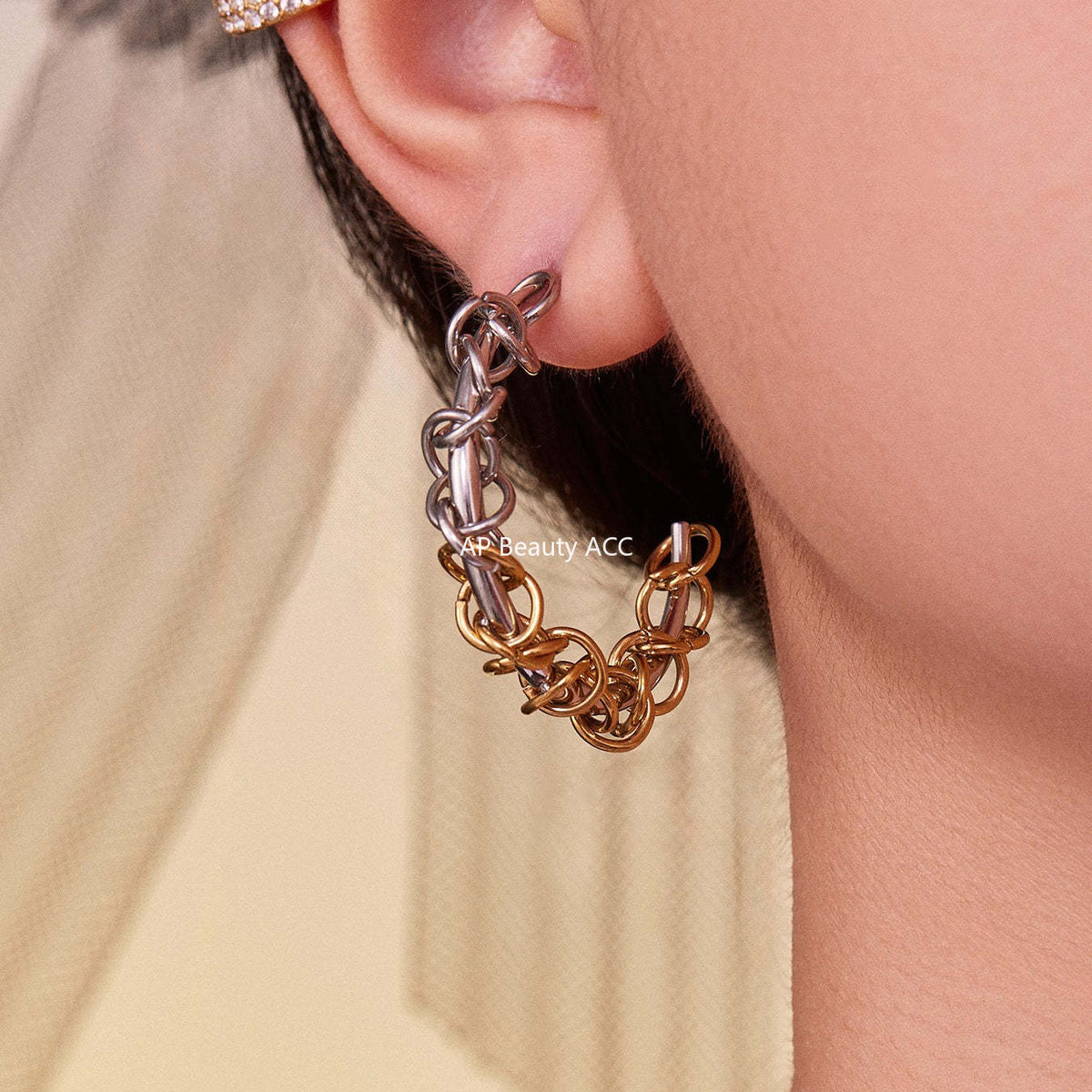 D관 - 스테인리스 18K 도금 투톤 꼬임 C형 귀걸이 [F677] 25.10-5