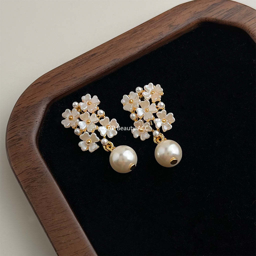 C관 - 14K 도금 플라워 은침 진주 귀걸이 [5585] 25.02-3