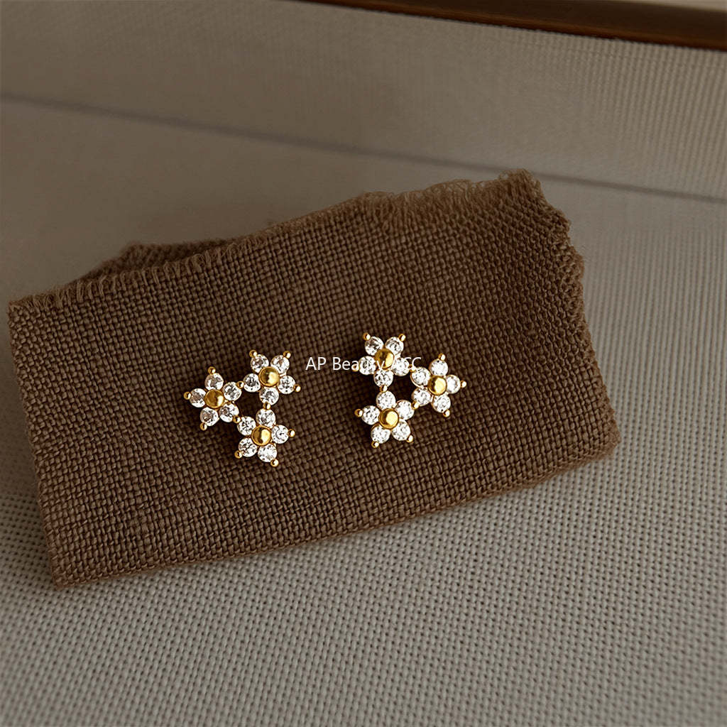 C관 - 미니 플라워 큐빅 18K 도금 귀걸이 [5771] 25.03-4