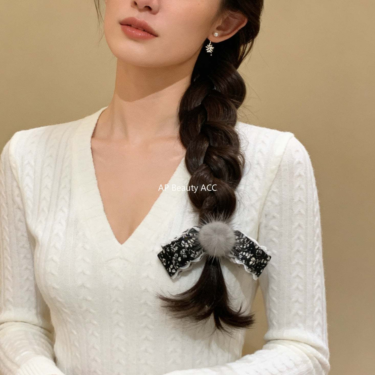 E관 - 플라워 패브릭 리본 퍼 볼 집게핀 [27774] 25.12-2