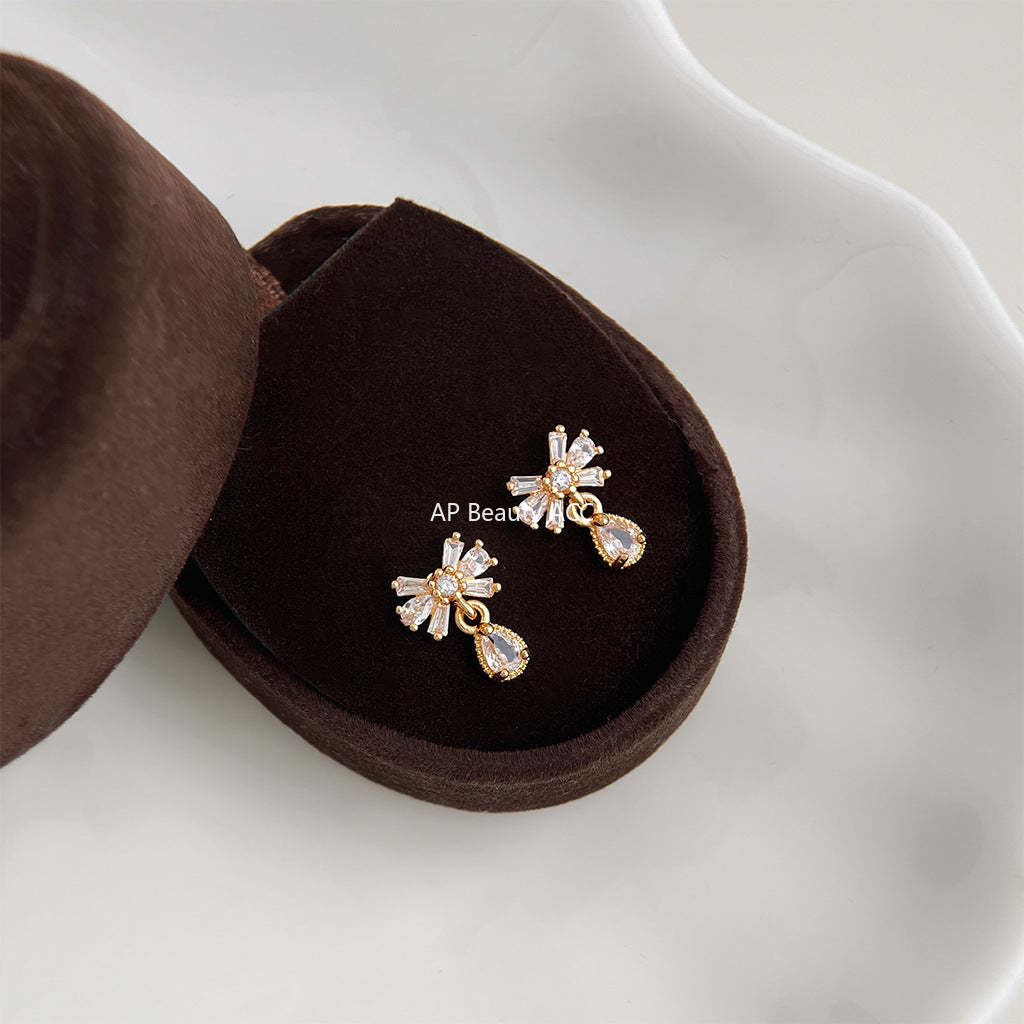 C관 - 큐빅 14K 도금 리본 물방울 은침 귀걸이 [5472] 25.02-2