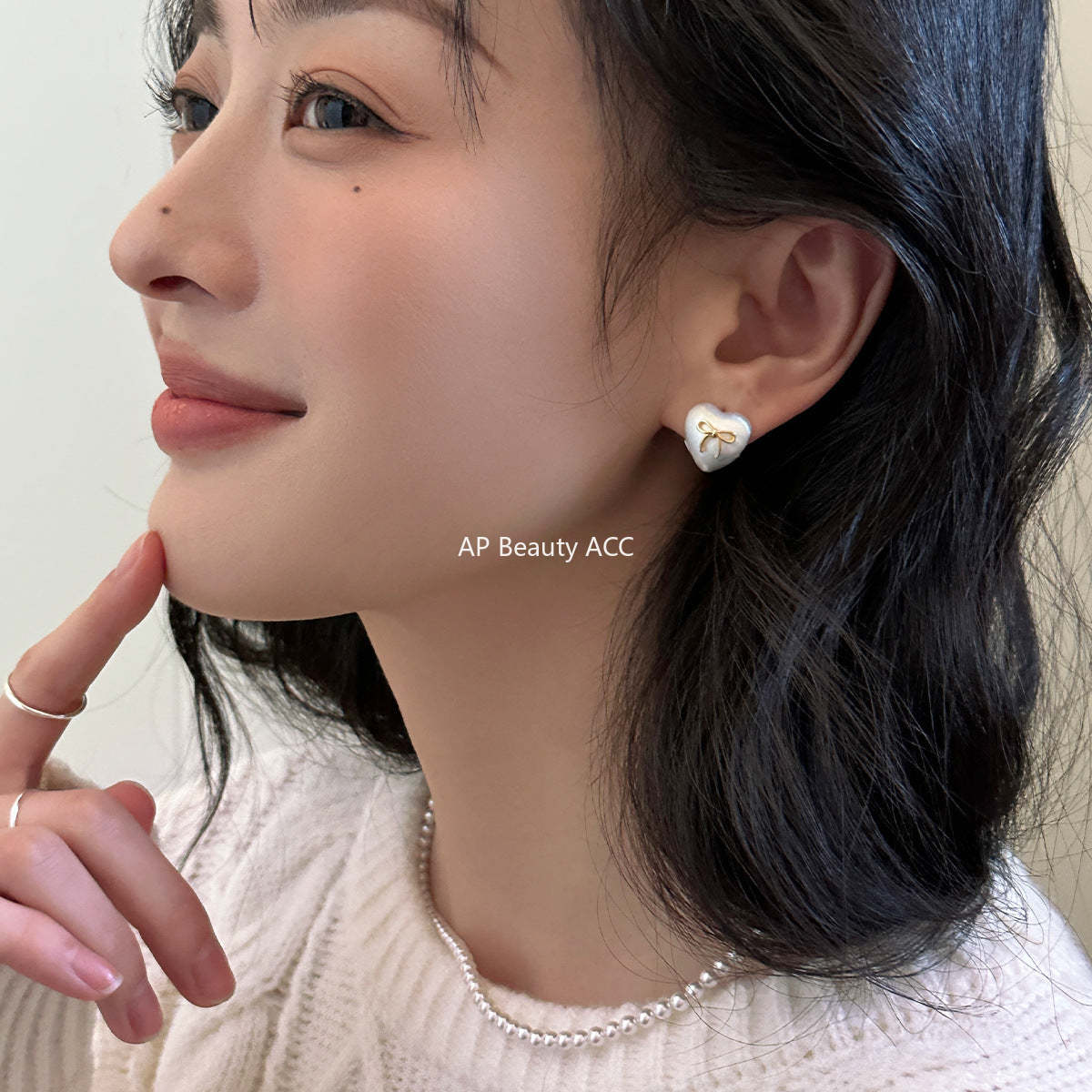 A관 - 매트 브러쉬 무광 하트 리본 귀걸이 [EH-3604] 25.06-3